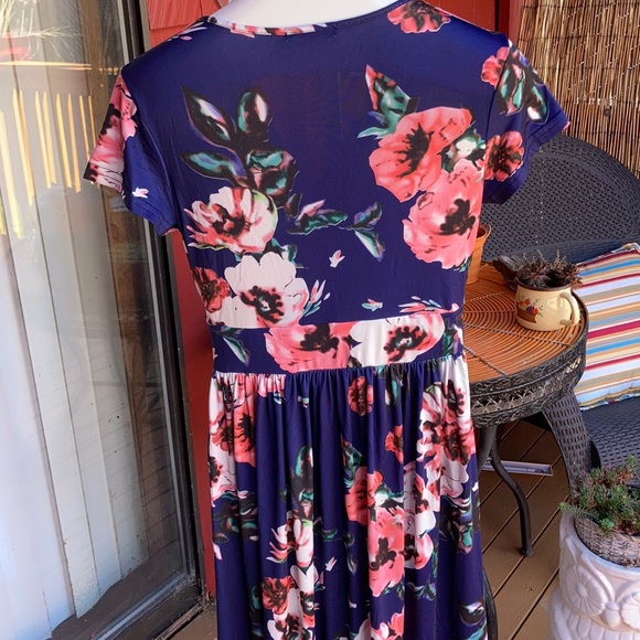 Ouges Size Medium Dress - Picture 3 of 3